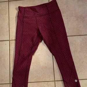 Lululemon crop yoga pants size 4